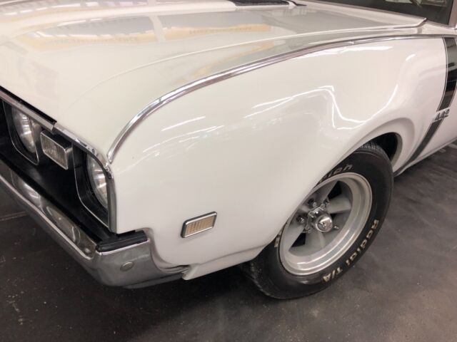 1968 White Oldsmobile 442 Convertible