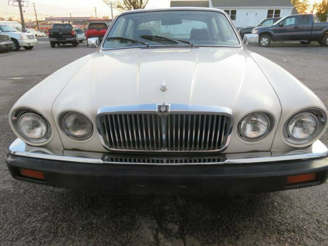 1985 White Jaguar XJ6 Sedan