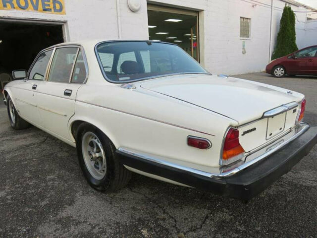 1985 White Jaguar XJ6 Sedan