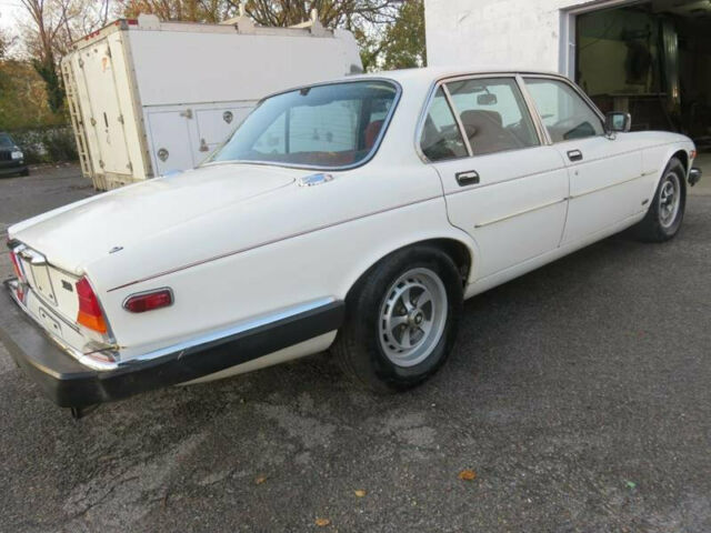 1985 White Jaguar XJ6 Sedan