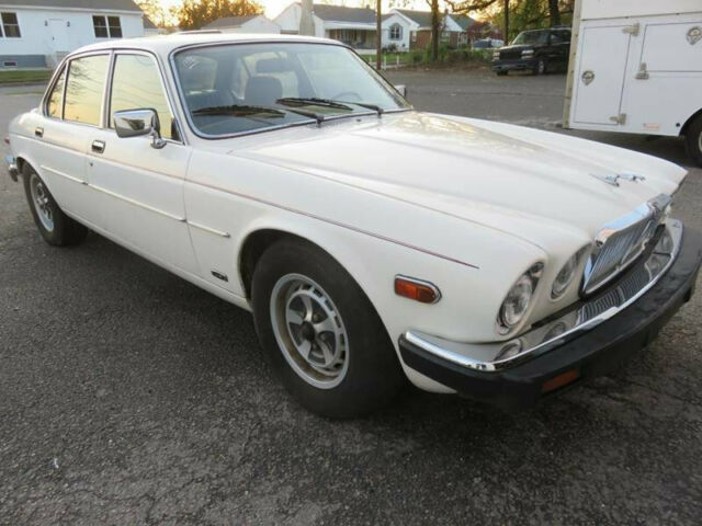 1985 White Jaguar XJ6 Sedan