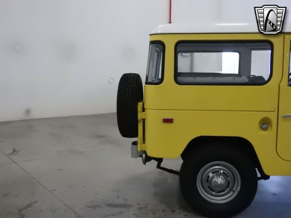 1971 Yellow Toyota Land Cruiser --