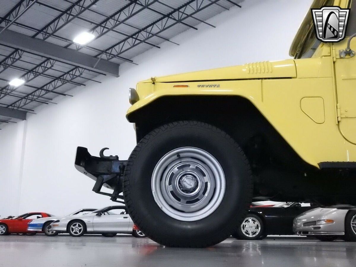 1971 Yellow Toyota Land Cruiser --