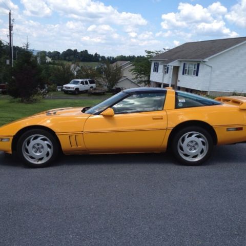 1987 Yellow Chevrolet Corvette
