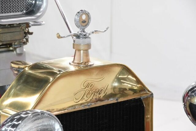 1923 Burgundy Ford Model T Coupe