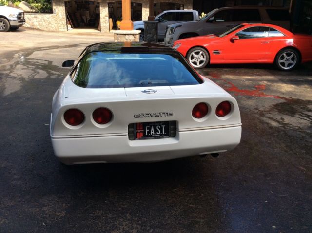 1988 White Chevrolet Corvette Coupe