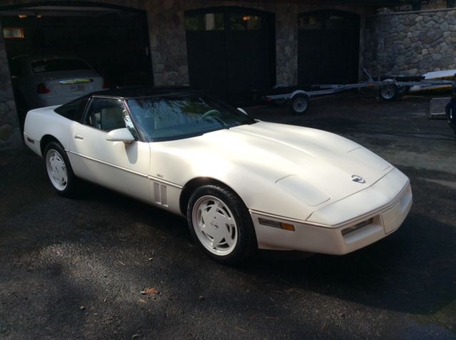 1988 White Chevrolet Corvette Coupe