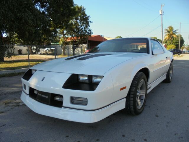 1988 White Chevrolet Camaro Coupe