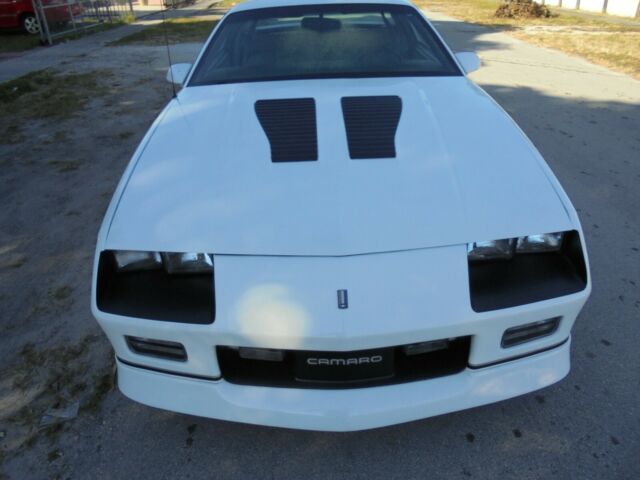 1988 White Chevrolet Camaro Coupe