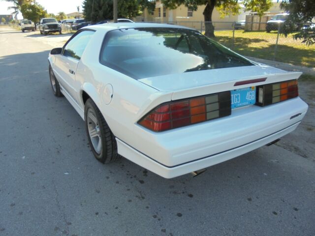 1988 White Chevrolet Camaro Coupe