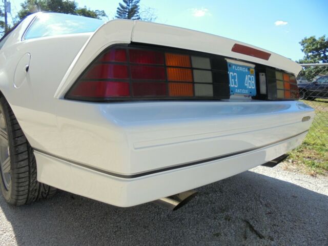 1988 White Chevrolet Camaro Coupe
