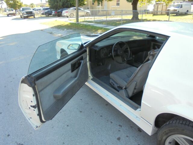 1988 White Chevrolet Camaro Coupe